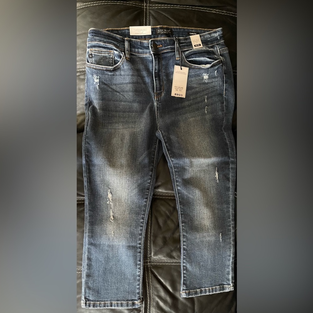 NWT Judy Blue Capri size 15/32